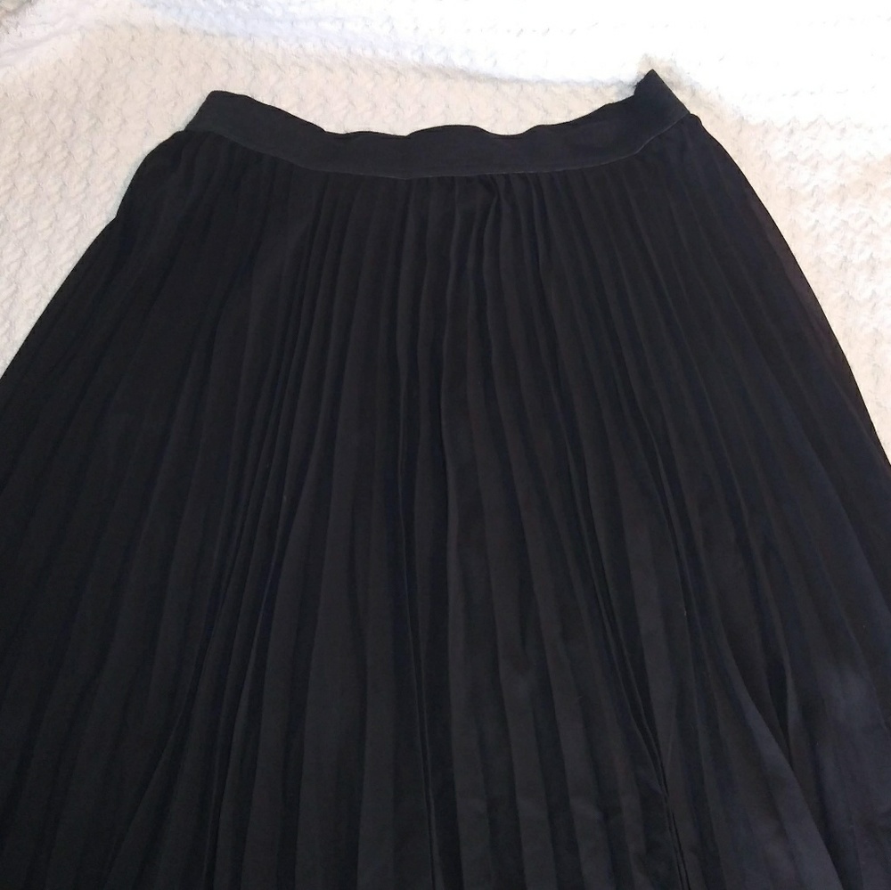 Hollister Black Pleated Skirt sz Medium
